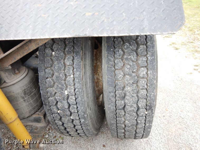 image for item DF5299 1999 International 9400  semi truck