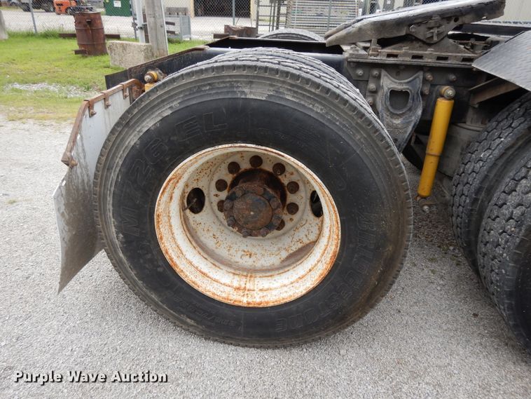 image for item DF5299 1999 International 9400  semi truck