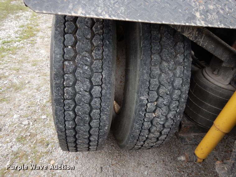 image for item DF5299 1999 International 9400  semi truck