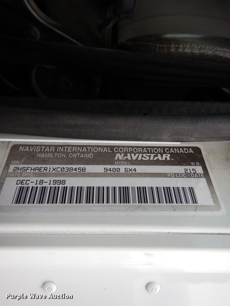 image for item DF5299 1999 International 9400  semi truck