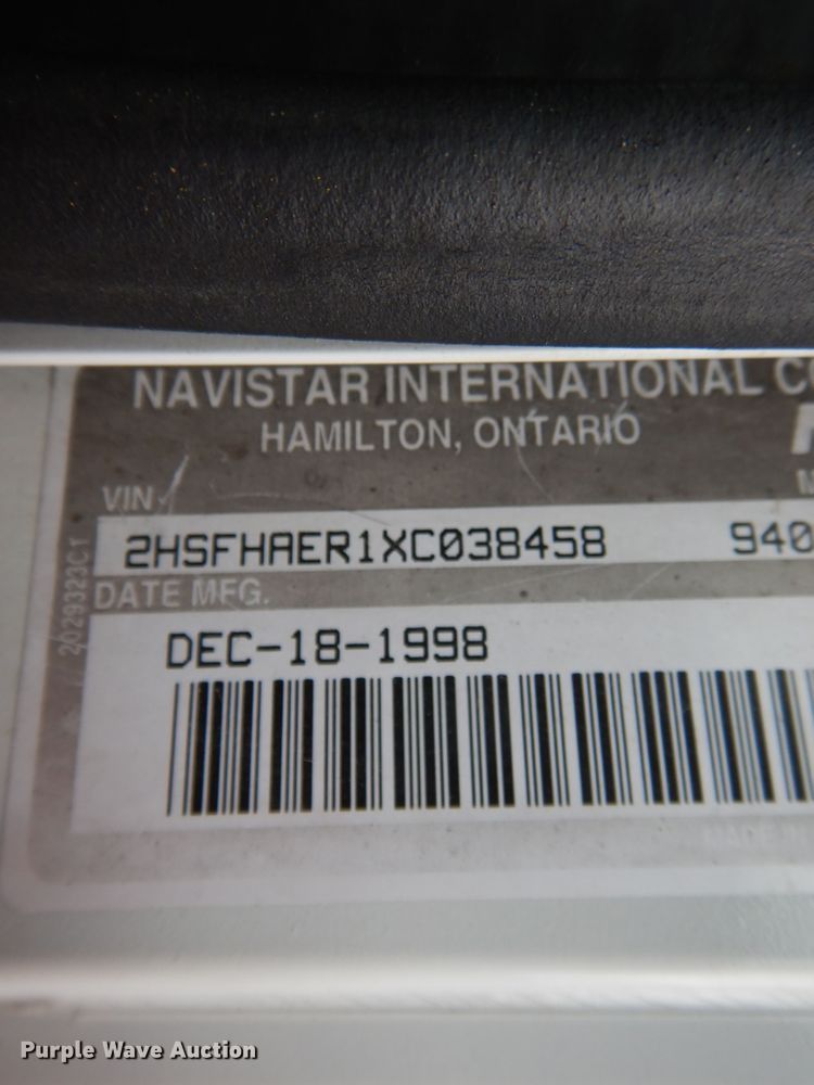 image for item DF5299 1999 International 9400  semi truck