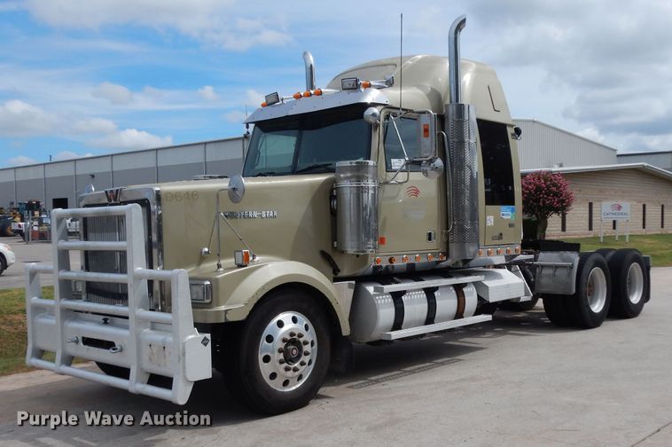 image for item DG6868 2007 Western Star 4900FA  semi truck