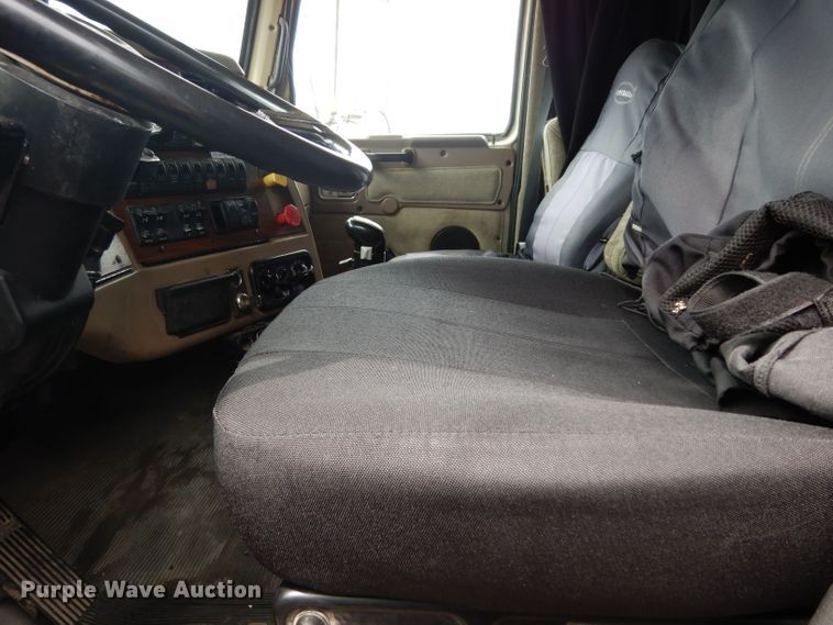 image for item DG6868 2007 Western Star 4900FA  semi truck