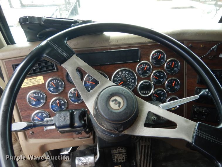 image for item DG6868 2007 Western Star 4900FA  semi truck