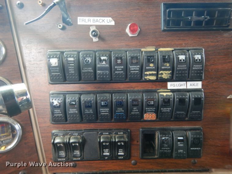 image for item DG6868 2007 Western Star 4900FA  semi truck