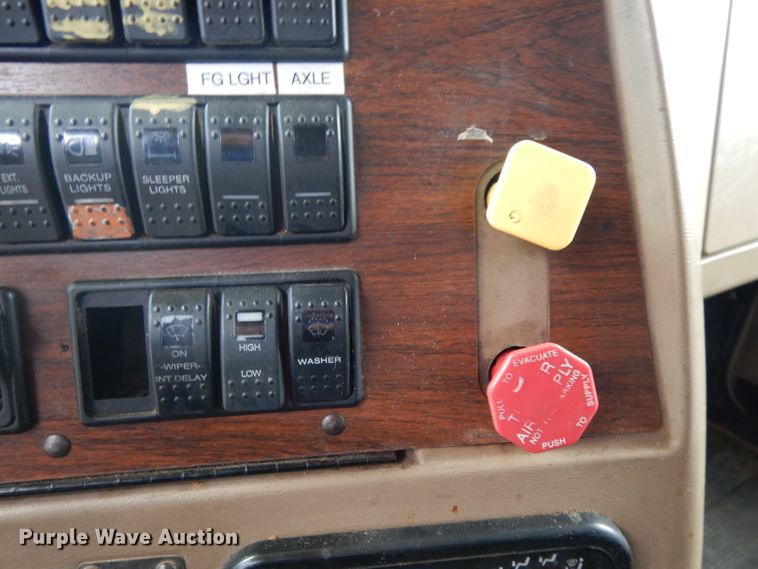 image for item DG6868 2007 Western Star 4900FA  semi truck