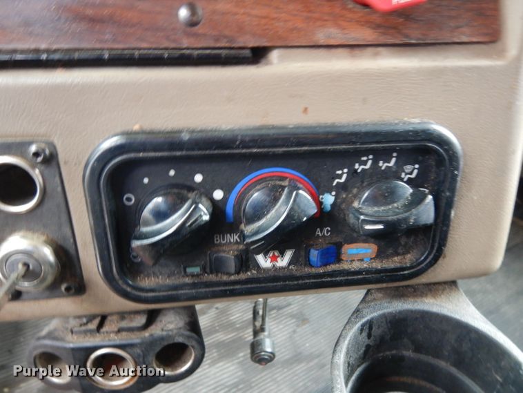 image for item DG6868 2007 Western Star 4900FA  semi truck