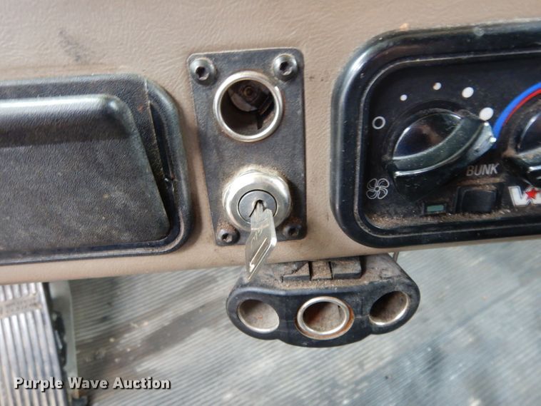 image for item DG6868 2007 Western Star 4900FA  semi truck