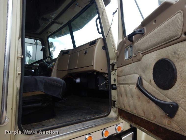 image for item DG6868 2007 Western Star 4900FA  semi truck