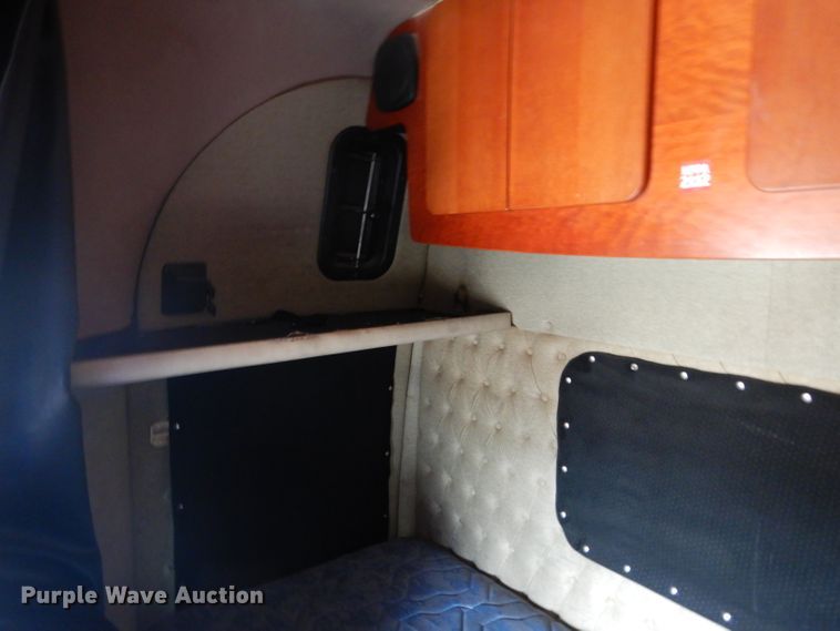 image for item DG6868 2007 Western Star 4900FA  semi truck