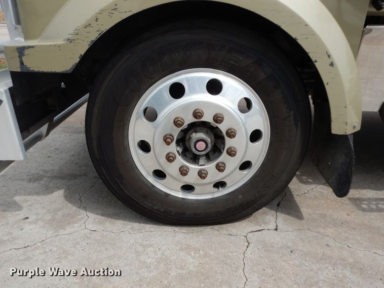 image for item DG6868 2007 Western Star 4900FA  semi truck