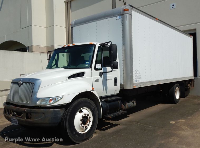 image for item DG6889 2006 International 4300  box truck