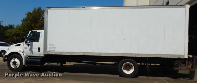 image for item DG6889 2006 International 4300  box truck