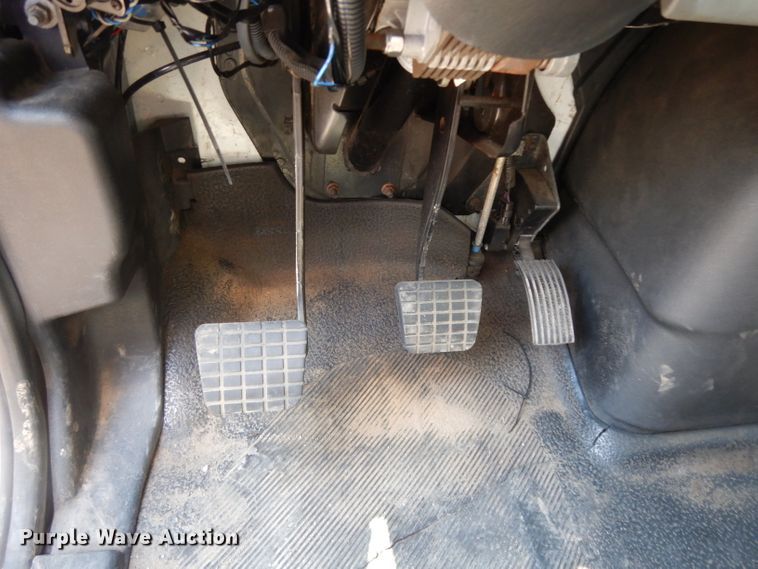 image for item DG6889 2006 International 4300  box truck