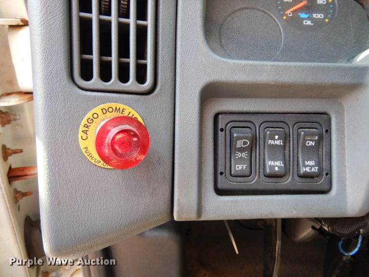 image for item DG6889 2006 International 4300  box truck