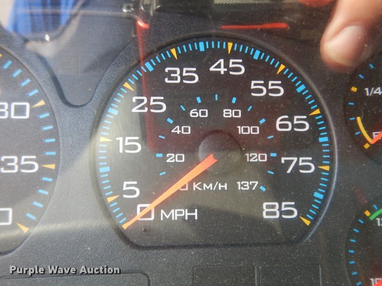 image for item DG6889 2006 International 4300  box truck