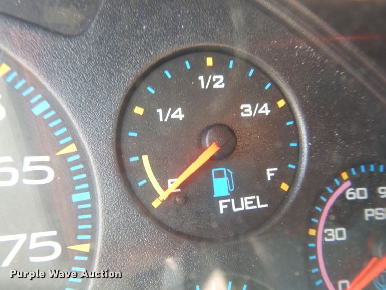 image for item DG6889 2006 International 4300  box truck