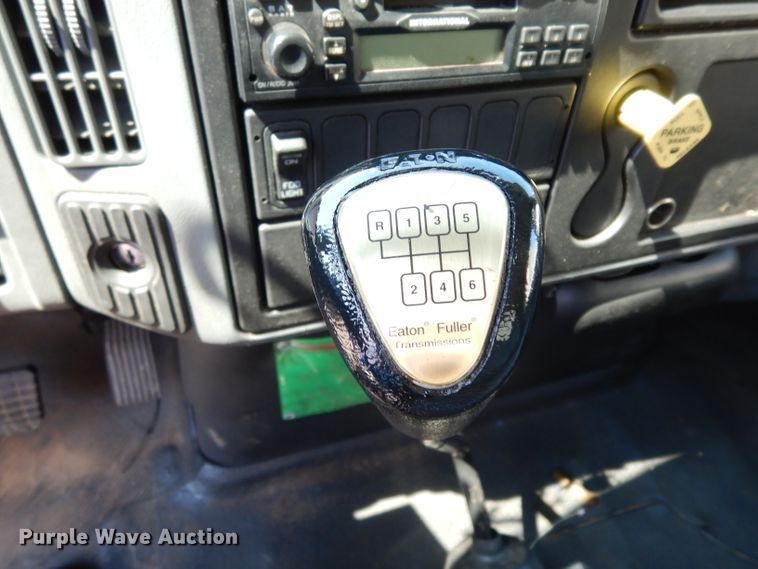 image for item DG6889 2006 International 4300  box truck