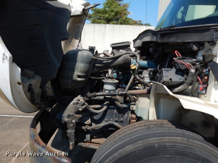 image for item DG6889 2006 International 4300  box truck