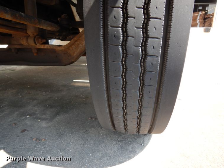 image for item DG6889 2006 International 4300  box truck