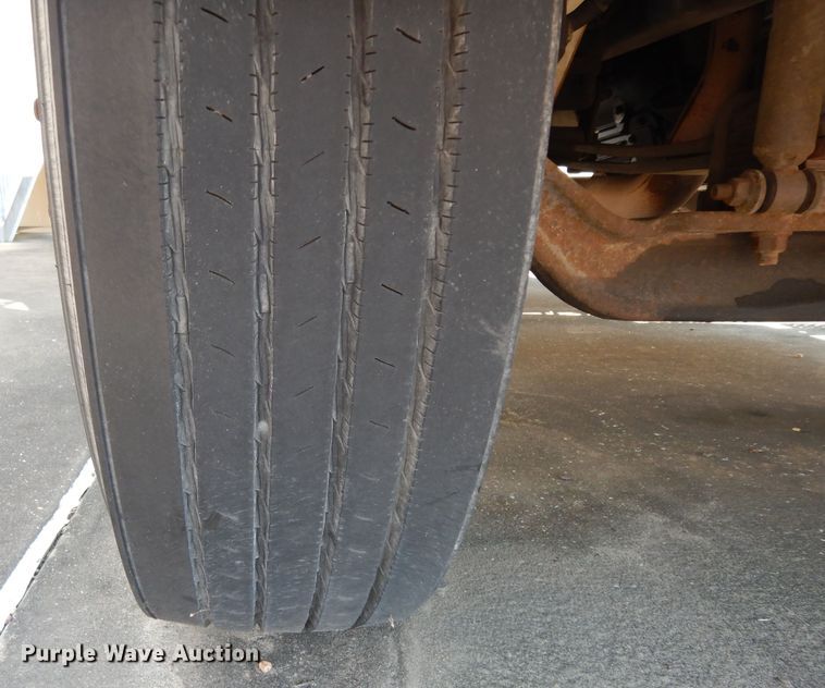 image for item DG6889 2006 International 4300  box truck