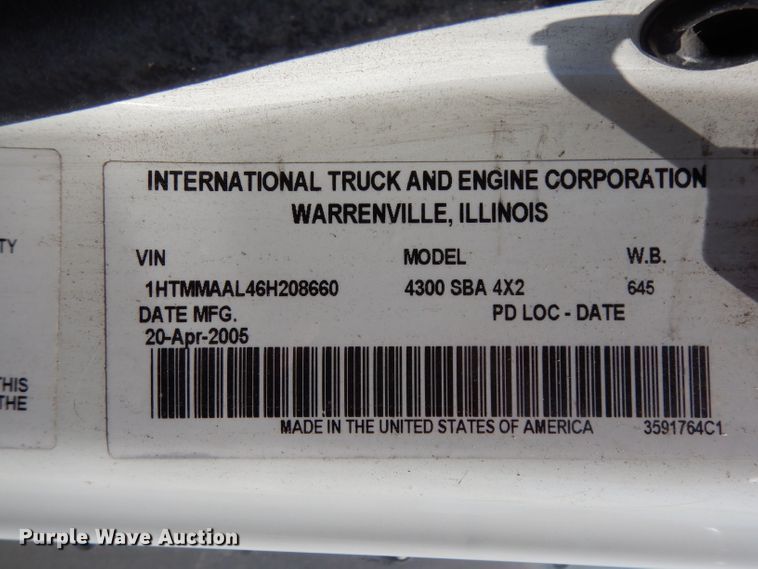 image for item DG6889 2006 International 4300  box truck