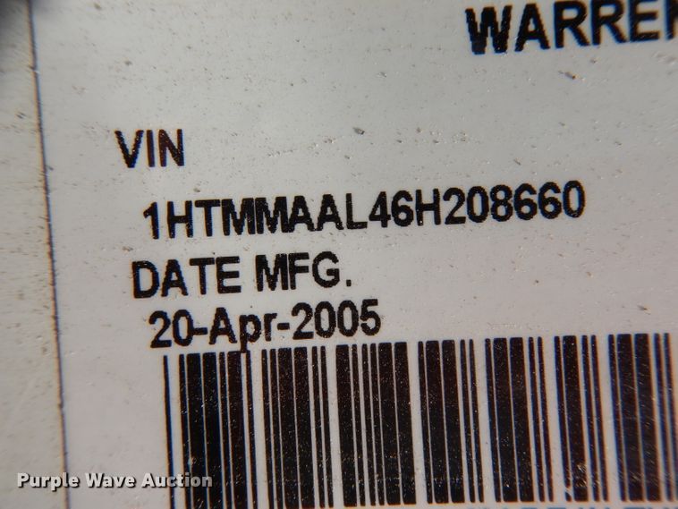 image for item DG6889 2006 International 4300  box truck