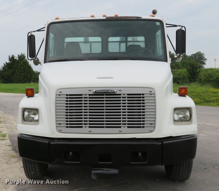image for item DH1085 2002 Freightliner FL70  utility truck