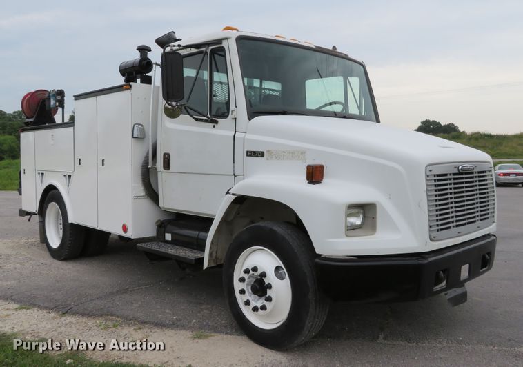 image for item DH1085 2002 Freightliner FL70  utility truck