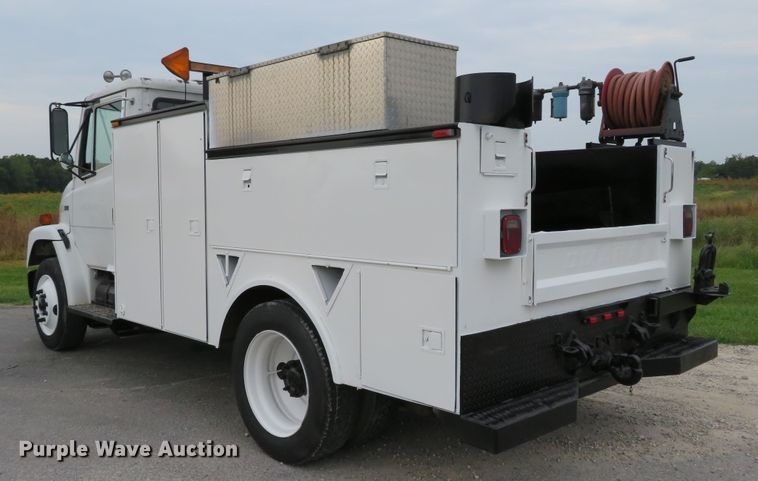 image for item DH1085 2002 Freightliner FL70  utility truck