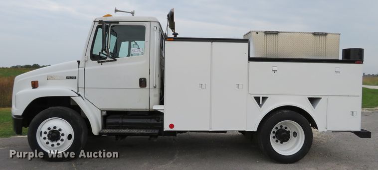 image for item DH1085 2002 Freightliner FL70  utility truck