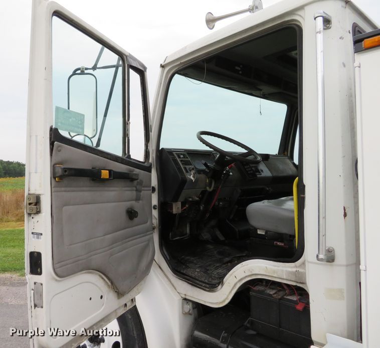 image for item DH1085 2002 Freightliner FL70  utility truck