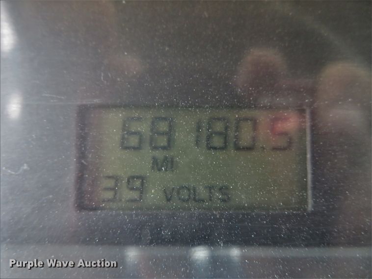 image for item DH1085 2002 Freightliner FL70  utility truck