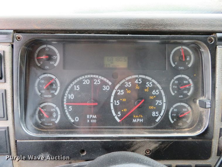 image for item DH1085 2002 Freightliner FL70  utility truck