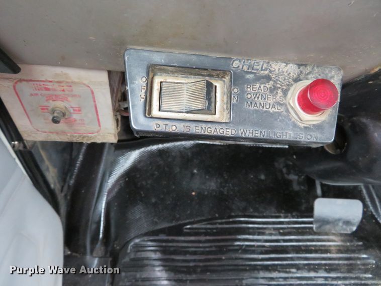 image for item DH1085 2002 Freightliner FL70  utility truck