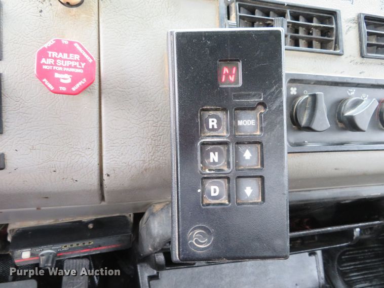 image for item DH1085 2002 Freightliner FL70  utility truck