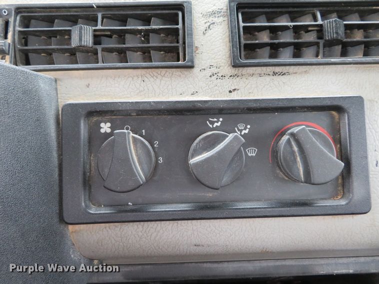 image for item DH1085 2002 Freightliner FL70  utility truck