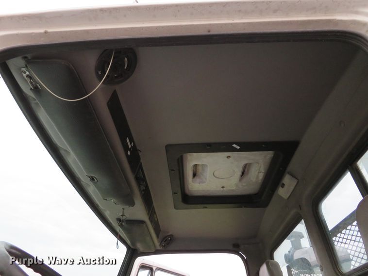 image for item DH1085 2002 Freightliner FL70  utility truck