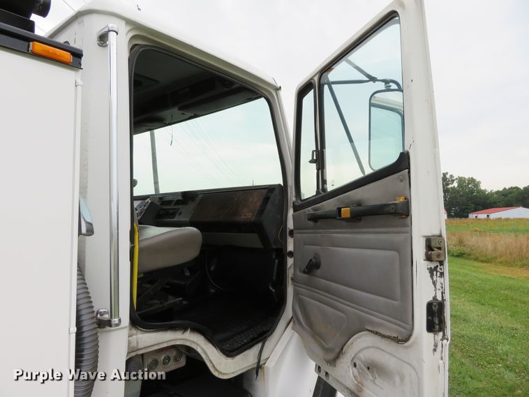 image for item DH1085 2002 Freightliner FL70  utility truck