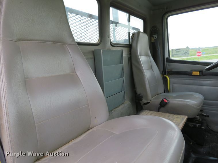 image for item DH1085 2002 Freightliner FL70  utility truck