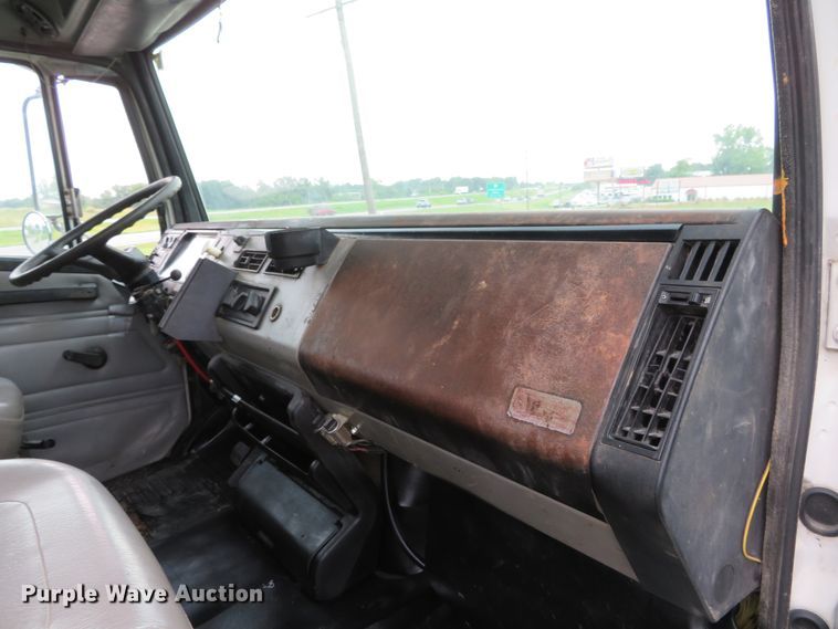 image for item DH1085 2002 Freightliner FL70  utility truck