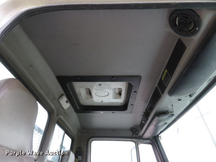 image for item DH1085 2002 Freightliner FL70  utility truck