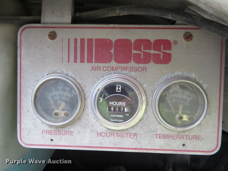 image for item DH1085 2002 Freightliner FL70  utility truck