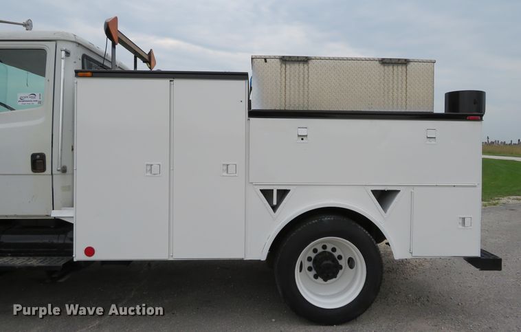 image for item DH1085 2002 Freightliner FL70  utility truck