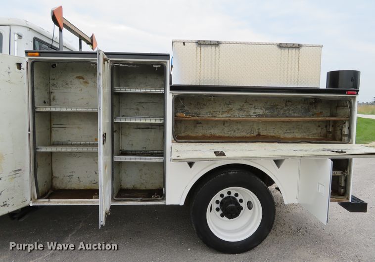 image for item DH1085 2002 Freightliner FL70  utility truck