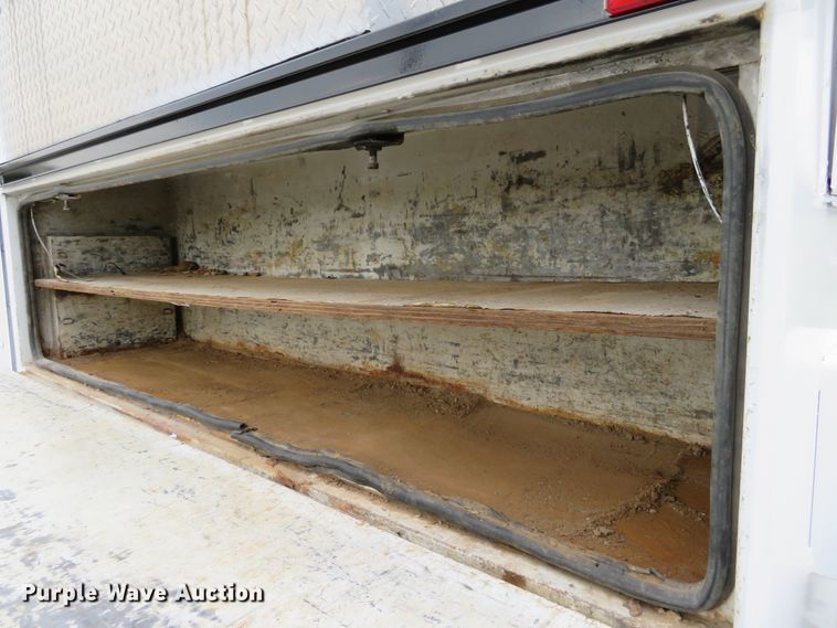 image for item DH1085 2002 Freightliner FL70  utility truck