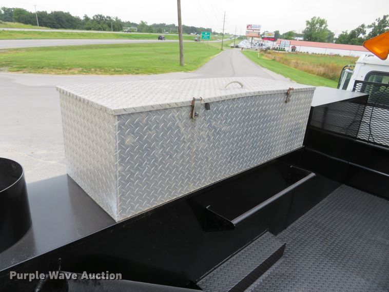 image for item DH1085 2002 Freightliner FL70  utility truck