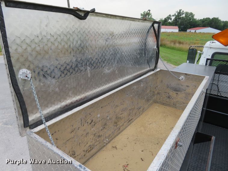 image for item DH1085 2002 Freightliner FL70  utility truck