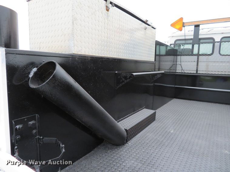 image for item DH1085 2002 Freightliner FL70  utility truck