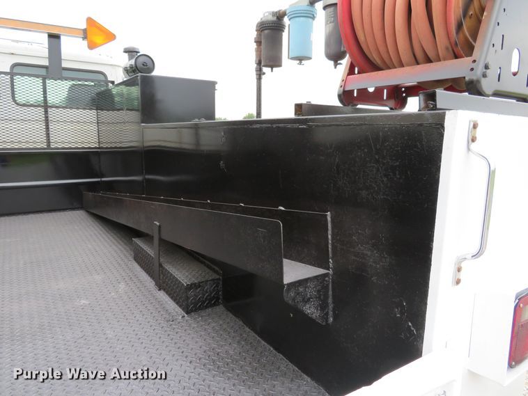 image for item DH1085 2002 Freightliner FL70  utility truck